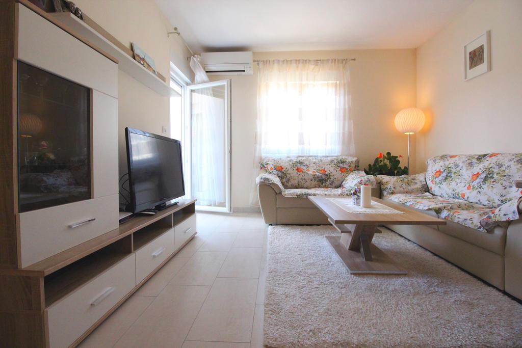 Apartment Brigite Rovigno Esterno foto