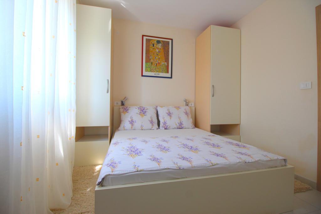 Apartment Brigite Rovigno Esterno foto