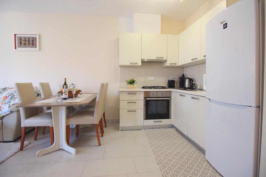 Apartment Brigite Rovigno Esterno foto