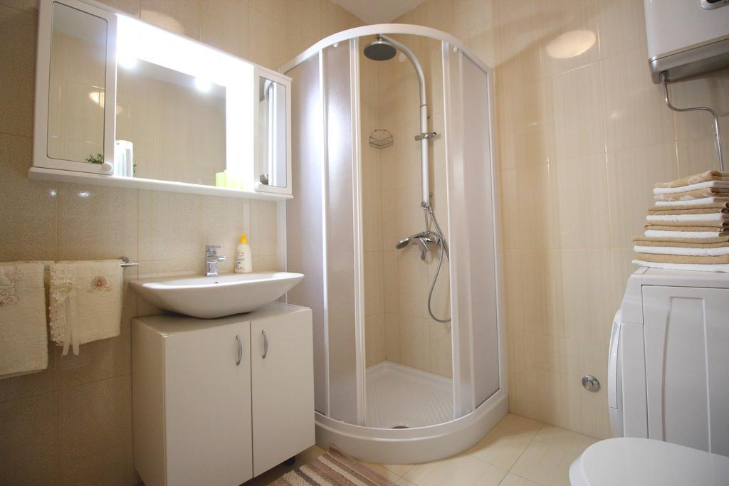 Apartment Brigite Rovigno Esterno foto