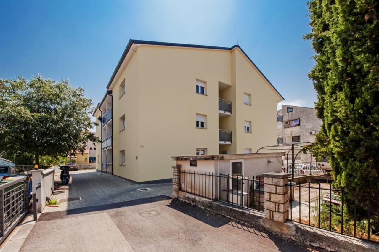 Apartment Brigite Rovigno Esterno foto